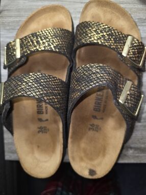Birkenstock Arizona Women's Black & Gold Textured Two-Strap Sandal